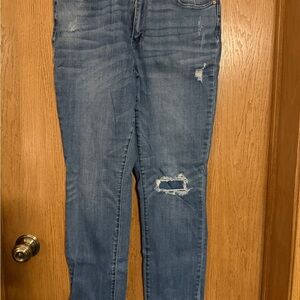 Judy Blue Distressed Skinny Jeans in Blue